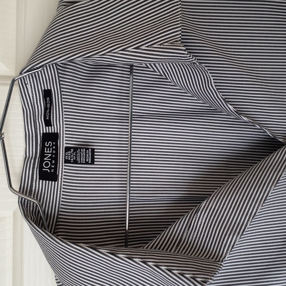 JONES NEW YORK Women's Easy Care Button Down Long Sleeve Blouse - Picture 5 of 5